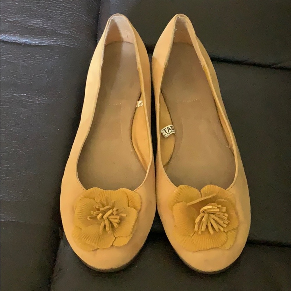 Sox-Tab yellow suede flats with flower detail